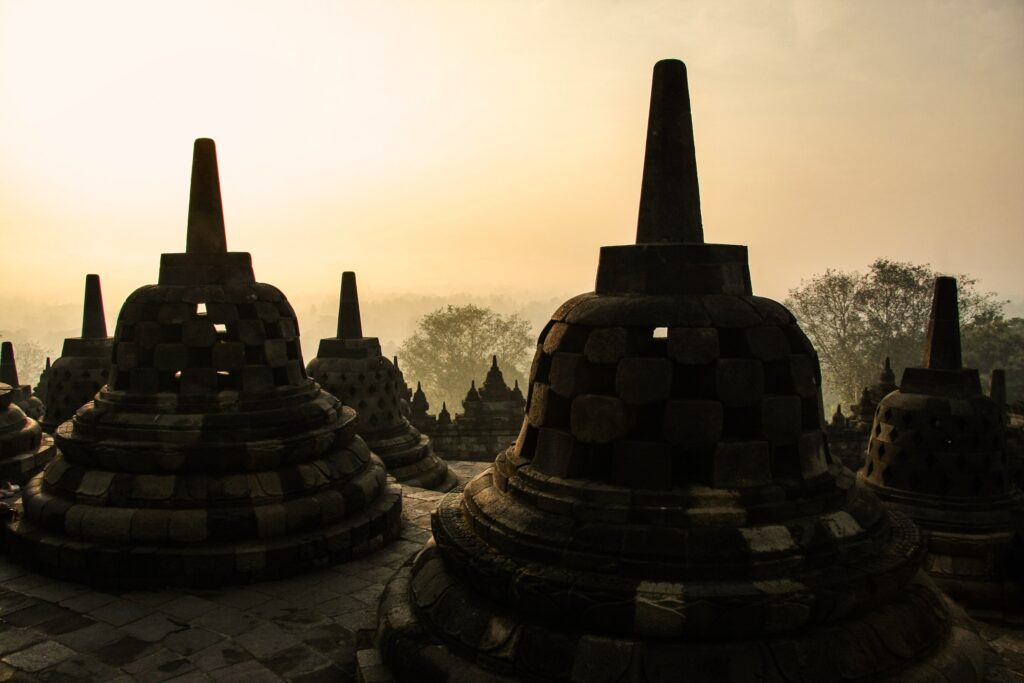 Candi Borobudur: Keajaiban Budha di Tengah Kebun Raya